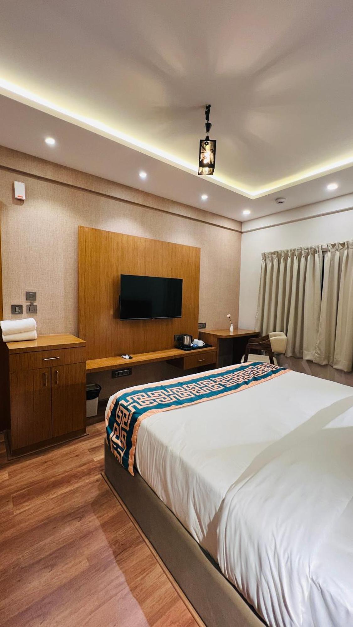 Hotel Aashraya Dod Jala Buitenkant foto