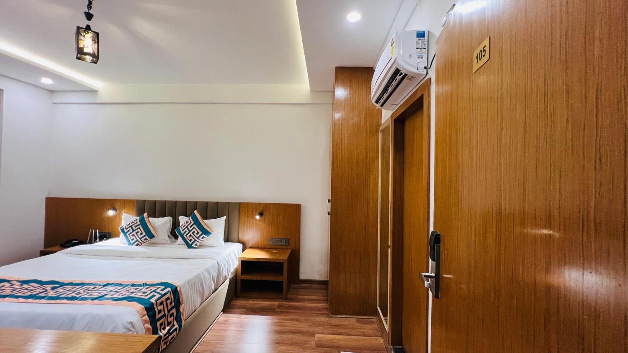 Hotel Aashraya Dod Jala Buitenkant foto