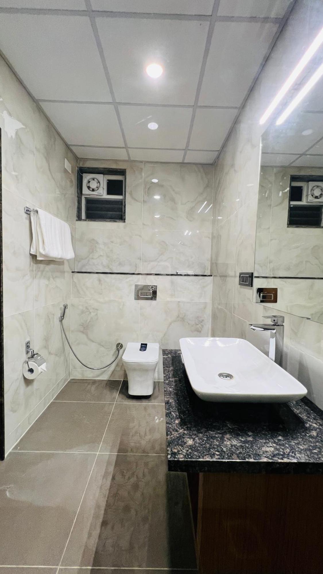 Hotel Aashraya Dod Jala Buitenkant foto