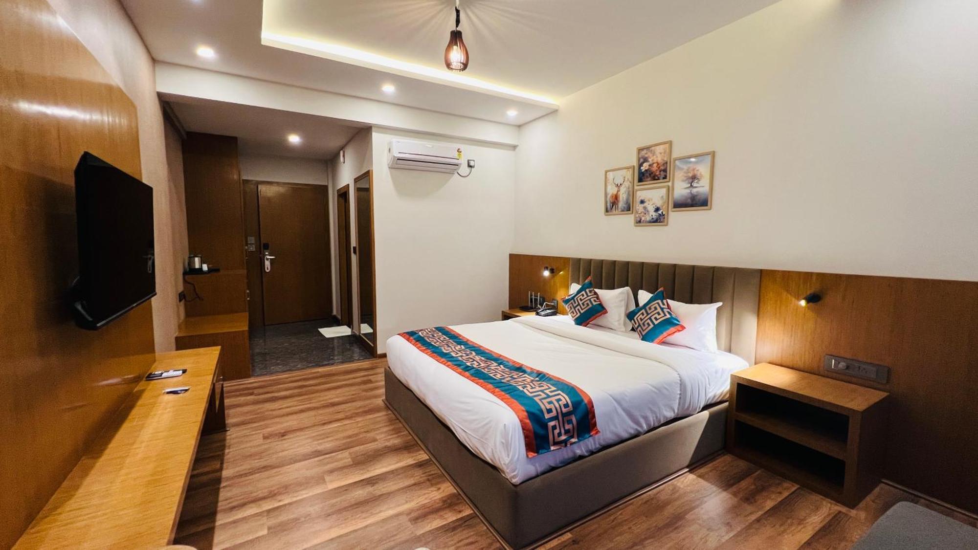Hotel Aashraya Dod Jala Buitenkant foto