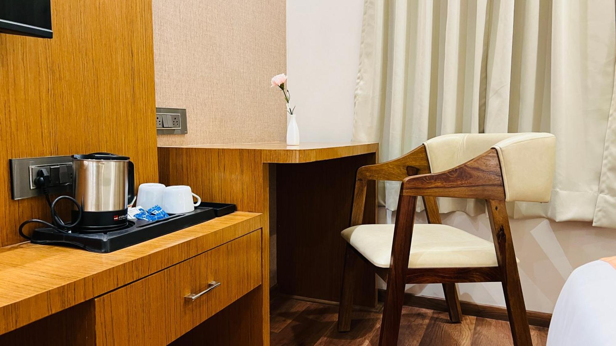 Hotel Aashraya Dod Jala Buitenkant foto