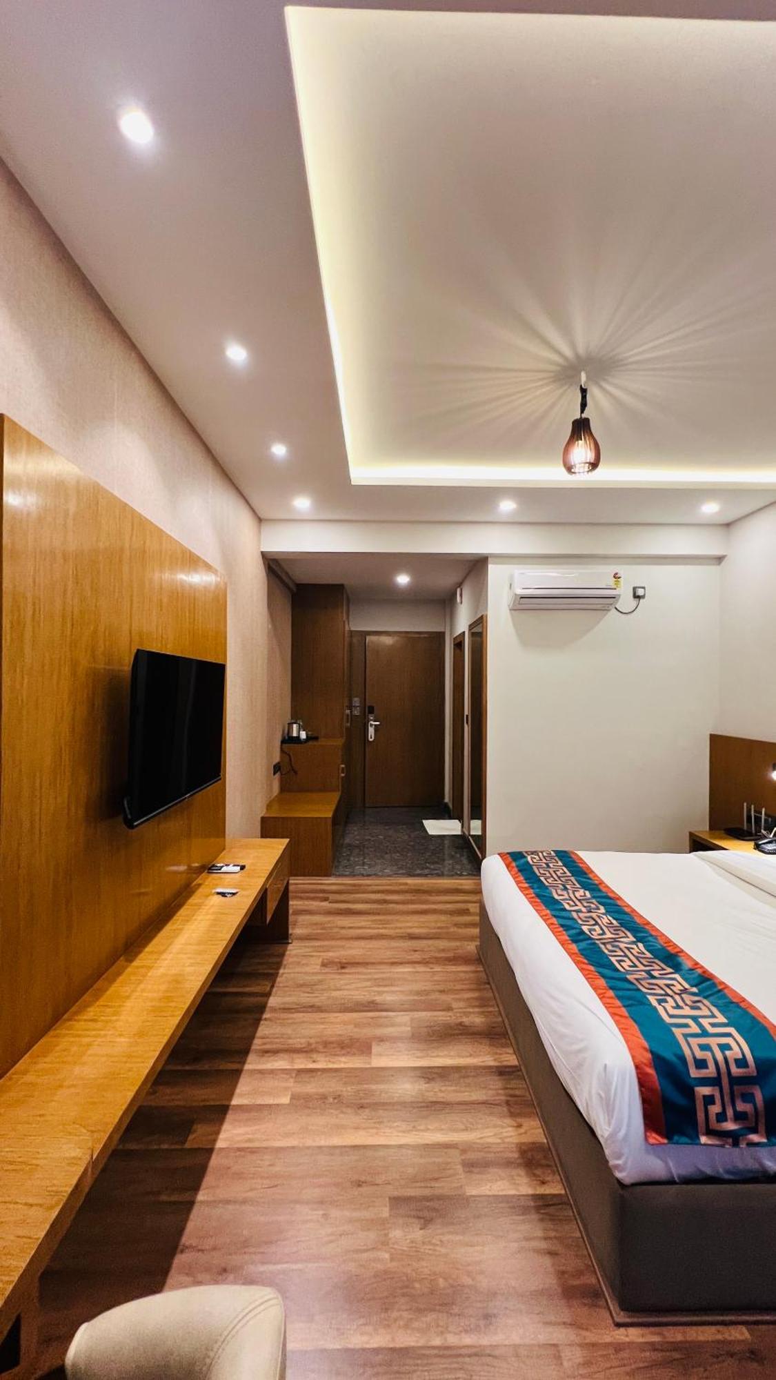 Hotel Aashraya Dod Jala Buitenkant foto