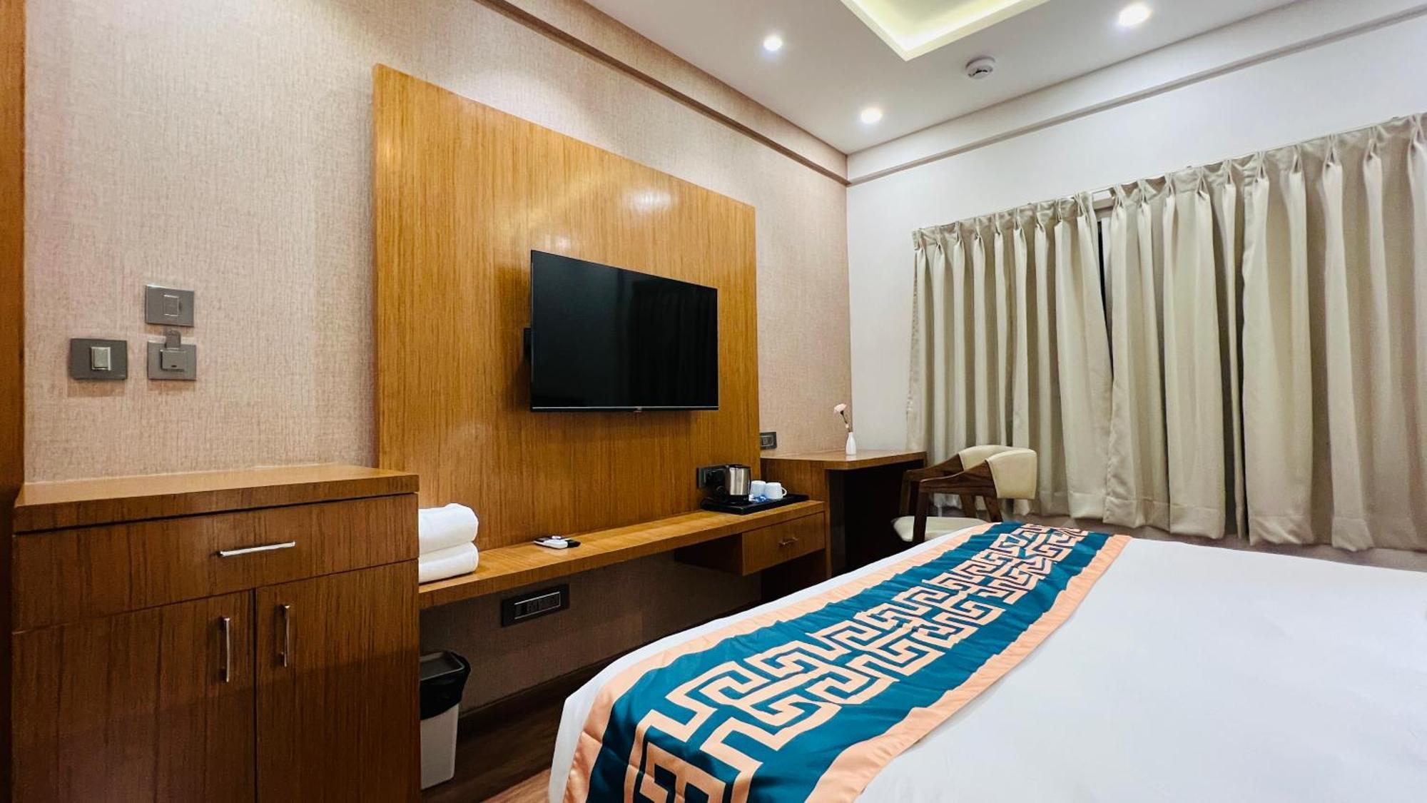 Hotel Aashraya Dod Jala Buitenkant foto