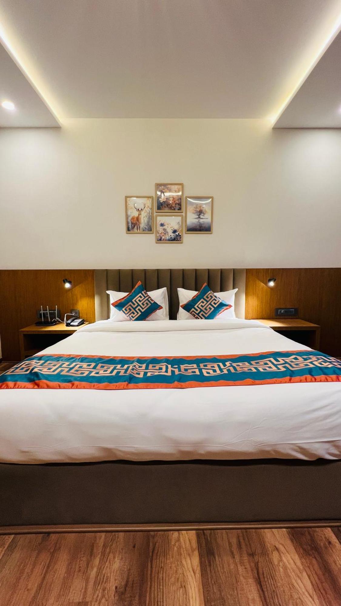 Hotel Aashraya Dod Jala Buitenkant foto