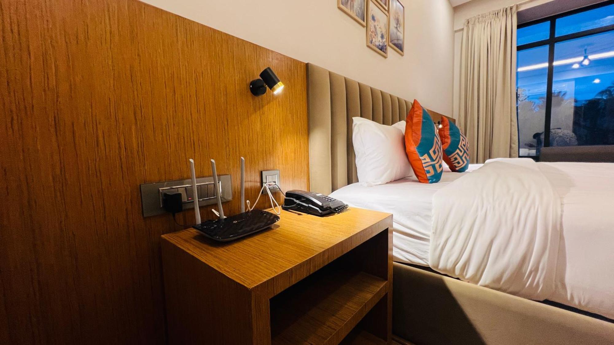 Hotel Aashraya Dod Jala Buitenkant foto